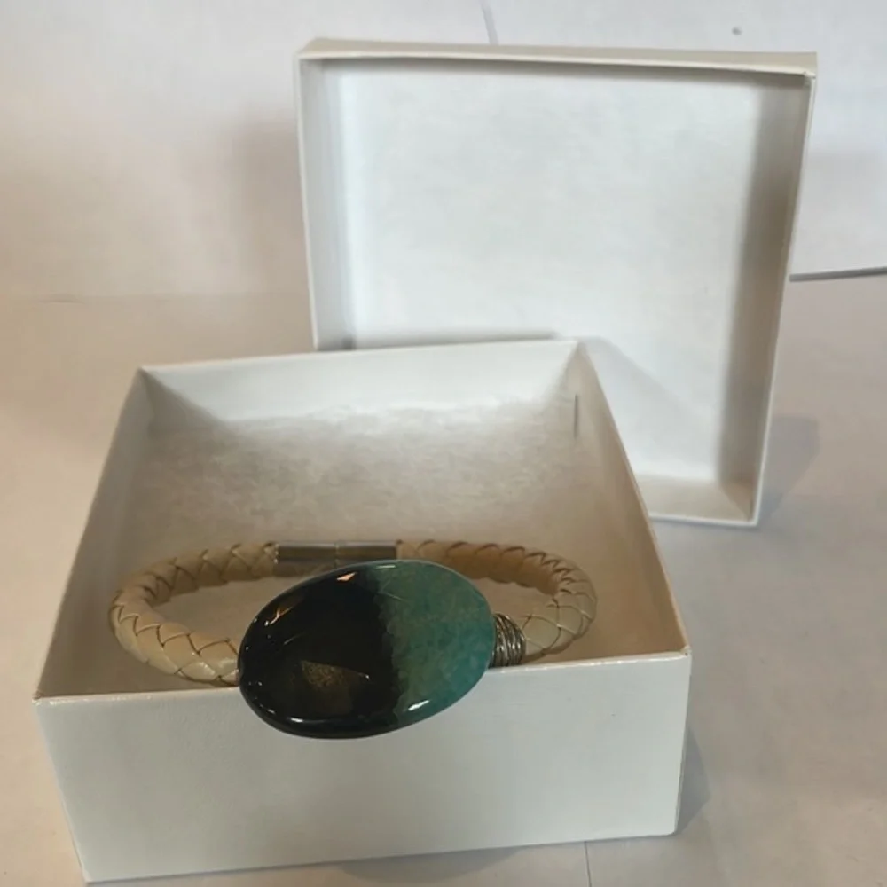 CREAM‎ WOVEN LEATHER MAGNETIC BRACELET WITH 1.5inch BLACK BLUE STONE HANDWIRED